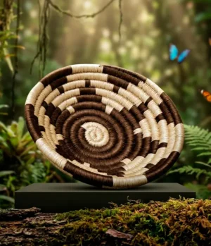 Centro de Mesa Tejido Colombiano Patrón Espiral en Tonos Café y Marfil